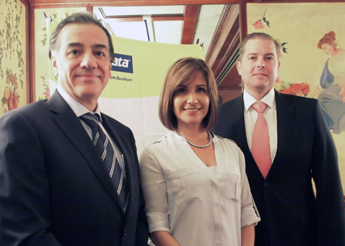 ffujitsu1 Eduardo Coronado, Rosemarie Gadea y Eduardo Montes