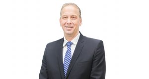 El mayorista informó sobre la designación de Van Rongen como director comercial de su oficina CDMX Héroes, quien cuenta con más de 30 años de experiencia en la industria de TI en México. De acuerdo con CVA, la aportación de Kees al grupo deriva de su profundo conocimiento de todos los procesos del negocio de TI, así como del comportamiento del mercado mexicano y sus regulaciones.