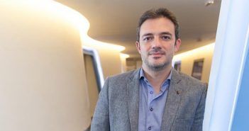 La tecnología como protagonista del nuevo comercio Con el empoderamiento de un nuevo consumidor, el millenial, vivimos de cerca una transformación en la manera de ejecutar el comercio en México y en el mundo. Podemos afirmar que ya se inició una reorganización del sector, dando lugar a un nuevo mapa del comercio global. El informe de Deloitte, "Los Poderosos del Comercio Global - El arte y la ciencia de los clientes" - 2015, muestra que en los próximos años habrá importantes cambios de escenarios.