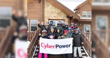 CyberPower cumple y lleva a esquiar a sus mejores distribuidores
