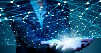 Ya somos 79.1 millones de internautas en México: Asociación de Internet .MX Al exponer las cifras de 2018, Sergio Carrera señaló que, a lo largo de estos 14 años, la Asociación ha dado seguimiento a la evolución de la red en el país y el uso que de ella hacen los ciudadanos, y agregó: “Nos hemos esmerado en fomentar la conciencia de que es necesario crear políticas públicas que incentiven el buen uso de Internet para que sea el motor del desarrollo económico, social y político del país”