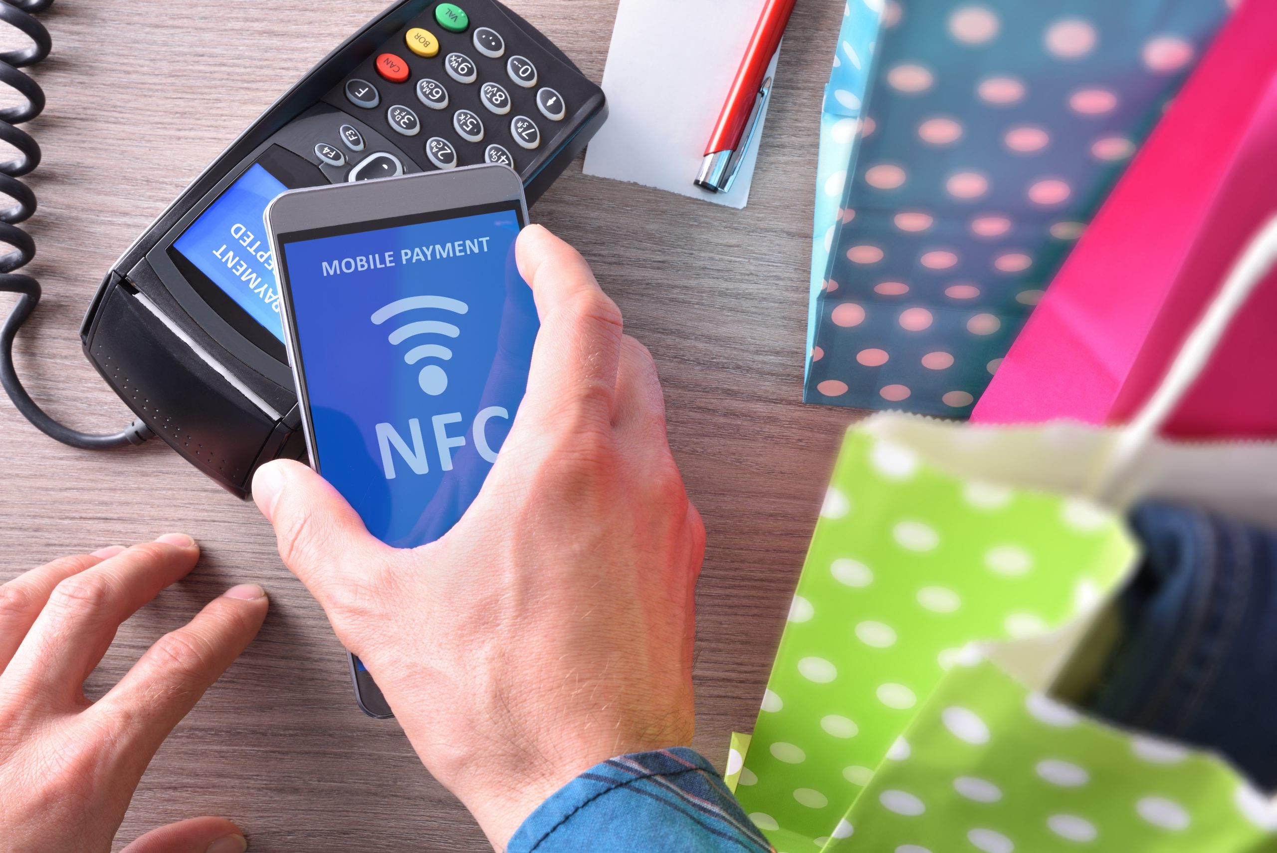 payment-in-a-trade-with-nfc-system-with-mobile-phone-esemanal